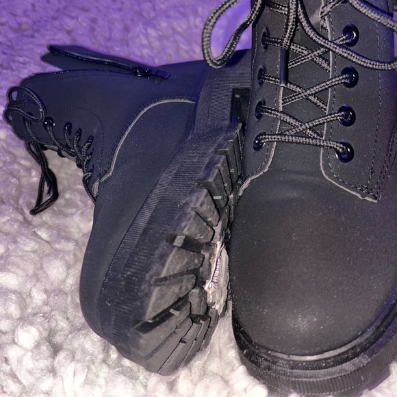 BLACK BOOTS SIZE 8 UNISEX - Picture 11 of 11